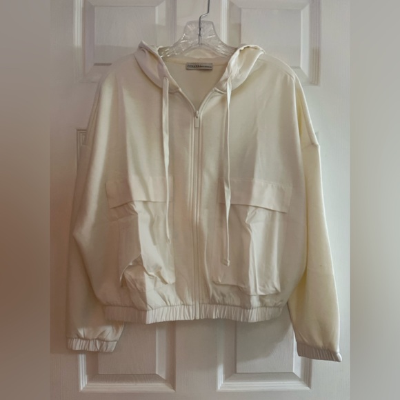 Zenana Outfitters Tops - Zenana /women’s NWOT Cream Zip-up Hoodie Size S